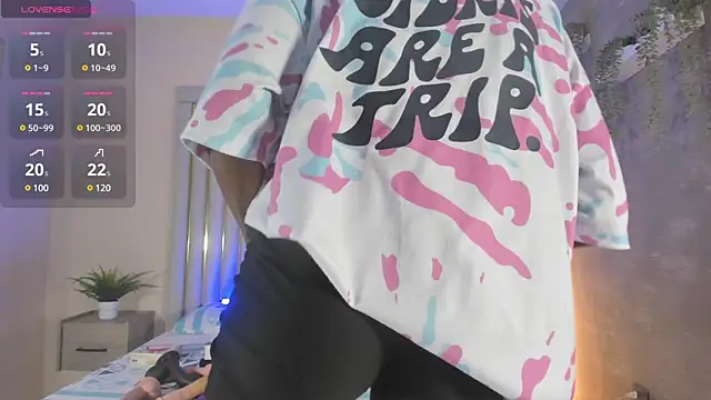 Snapshot of Liincostelloo chatting on 03.10.25 Liincostelloo online show from 03.10.25