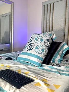 Snapshot of Liincostelloo chatting on 09.30.25 Liincostelloo online show from 09.30.25