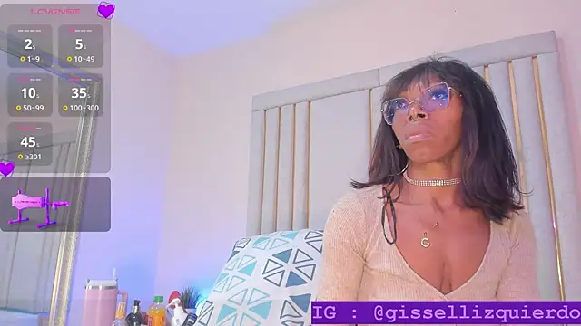 Snapshot of Liincostelloo chatting on 10.19.25 Liincostelloo online show from 10.19.25