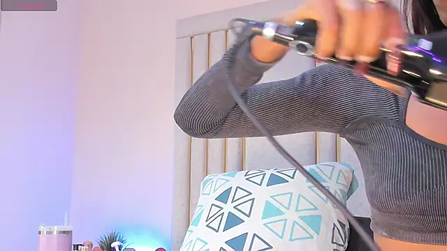 Snapshot of Liincostelloo chatting on 10.24.25 Liincostelloo online show from 10.24.25