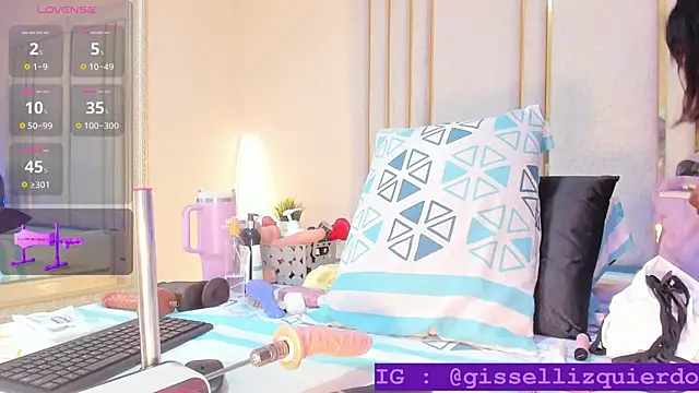 Snapshot of Liincostelloo chatting on 10.28.25 Liincostelloo online show from 10.28.25