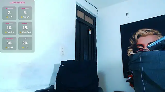 Snapshot of licy_blonde_hot chatting on 11.08.25 licy blonde hot online show from 11.08.25