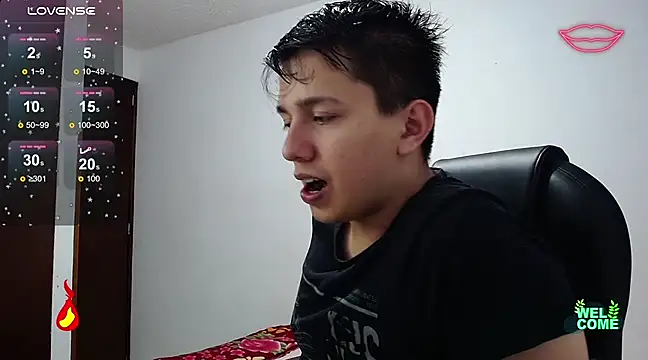 Snapshot of Alan_red chatting on 03.17.25 Alan red online show from 03.17.25