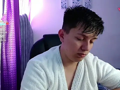 Snapshot of Alan_red chatting on 09.18.25 Alan red online show from 09.18.25