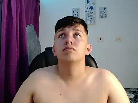 Snapshot of Alan_red chatting on 10.02.25 Alan red online show from 10.02.25