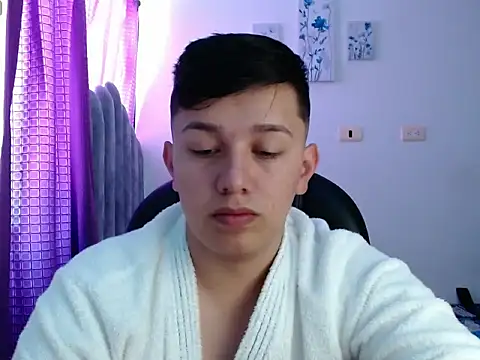 Snapshot of Alan_red chatting on 10.02.25 Alan red online show from 10.02.25