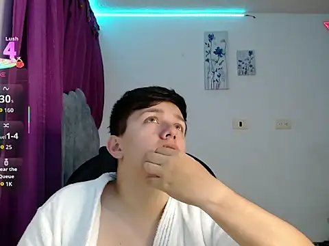 Snapshot of Alan_red chatting on 10.25.25 Alan red online show from 10.25.25