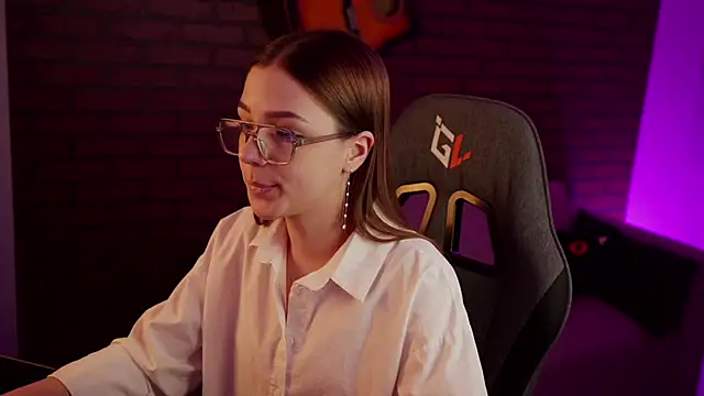 PamBeesly online show from 01.26.25