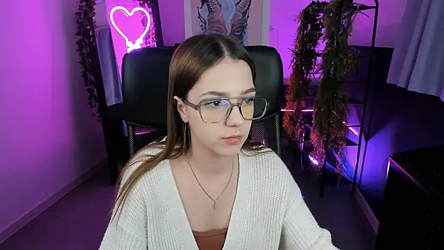 PamBeesly online show from 02.08.25