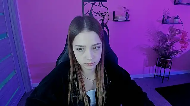 PamBeesly online show from 03.22.25