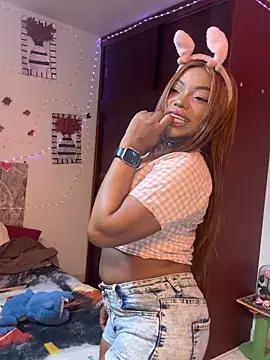 Snapshot of SaraYedid17 chatting on 11.10.25 SaraYedid17 online show from 11.10.25