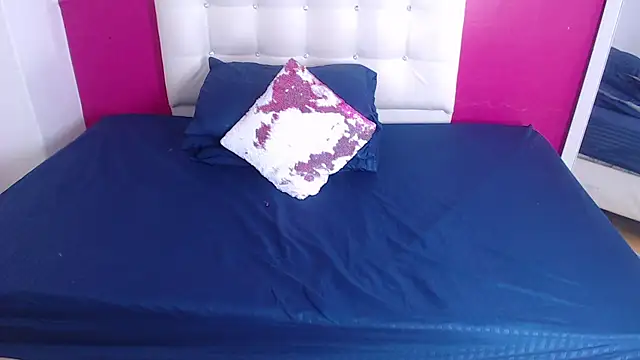 Snapshot of tinyy_whore18 chatting on 10.22.25 tinyy whore18 online show from 10.22.25