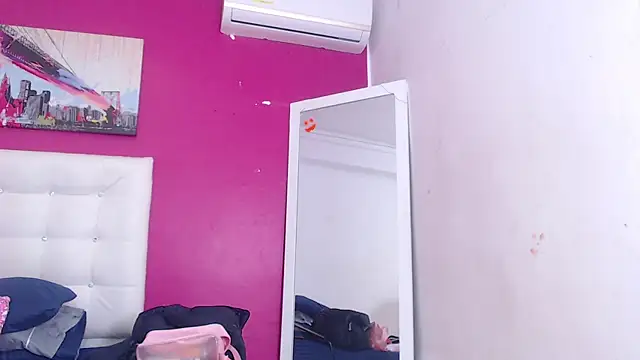 Snapshot of tinyy_whore18 chatting on 10.23.25 tinyy whore18 online show from 10.23.25