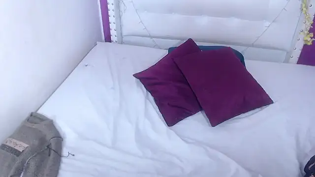 tinyy whore18 online show from 12.17.25