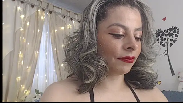 Snapshot of massing_6 chatting on 10.27.25 massing 6 online show from 10.27.25