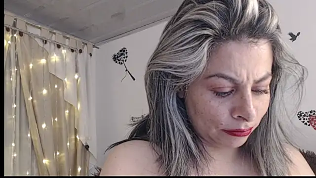 Snapshot of massing_6 chatting on 11.09.25 massing 6 online show from 11.09.25