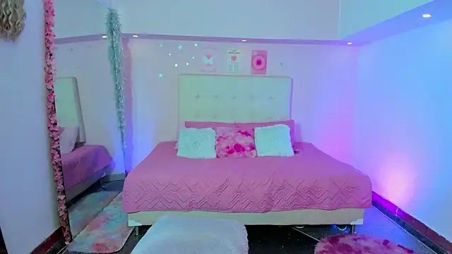 Snapshot of ScarlettDreamss7 chatting on 10.04.25 ScarlettDreamss7 online show from 10.04.25