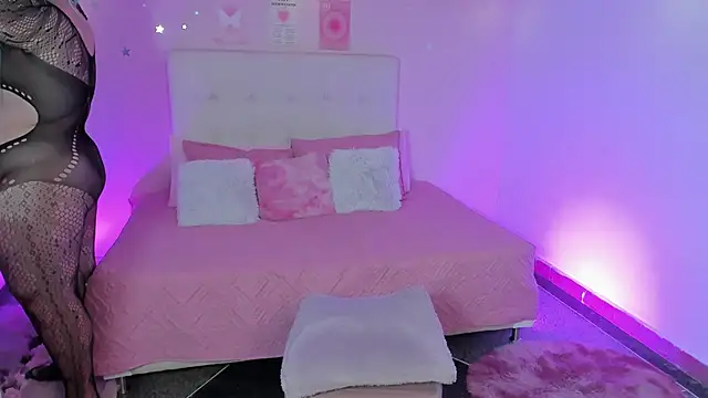 Snapshot of ScarlettDreamss7 chatting on 11.14.25 ScarlettDreamss7 online show from 11.14.25