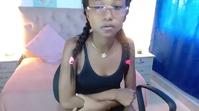 Snapshot of LITTLEDOLLHOT chatting on 01.24.25 LITTLEDOLLHOT online show from 01.24.25