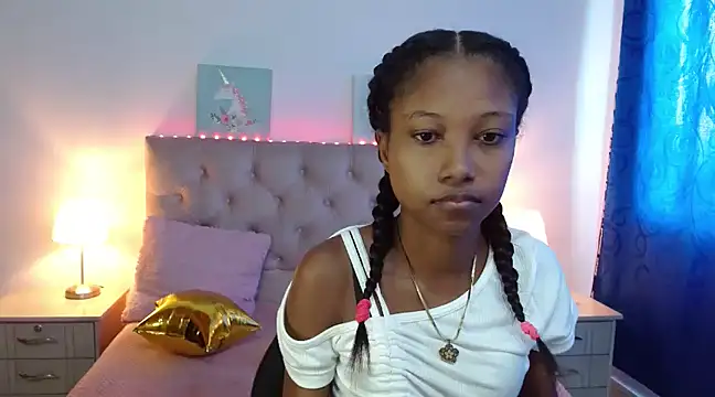 Snapshot of LITTLEDOLLHOT chatting on 01.28.25 LITTLEDOLLHOT online show from 01.28.25