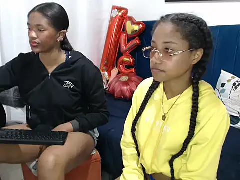 Snapshot of LITTLEDOLLHOT chatting on 02.28.25 LITTLEDOLLHOT online show from 02.28.25