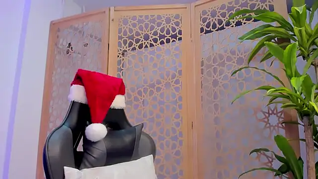 sophierooy22 online show from 12.24.24