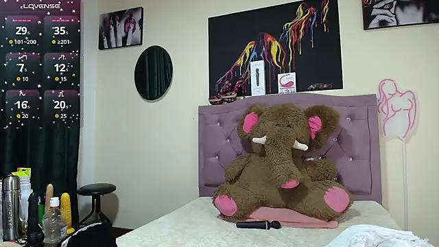 Emmie Hot online show from 09.19.25