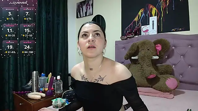 Emmie Hot online show from 10.20.25