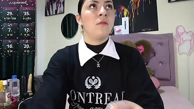 Emmie Hot online show from 10.24.25