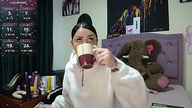 Emmie Hot online show from 11.12.25