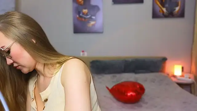Snapshot of DianaShermy chatting on 03.26.26 DianaShermy online show from 03.26.26