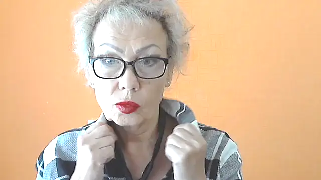 NessyJenixs online show from 09.28.25