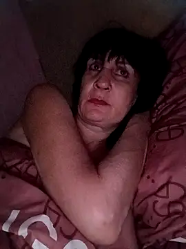 Laura Kiss online show from 04.15.26