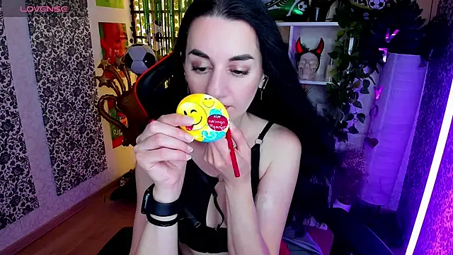 Snapshot of JessicaAlfo chatting on 06.27.26 JessicaAlfo online show from 06.27.26