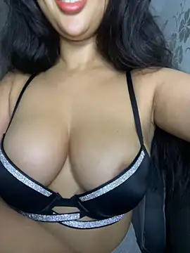 Snapshot of Lobna-alami chatting on 10.03.25 Lobna-alami online show from 10.03.25