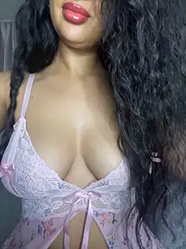 Snapshot of Lobna-alami chatting on 10.27.25 Lobna-alami online show from 10.27.25