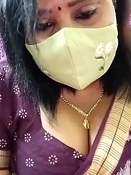 Queenflowerr online show from 10.16.25