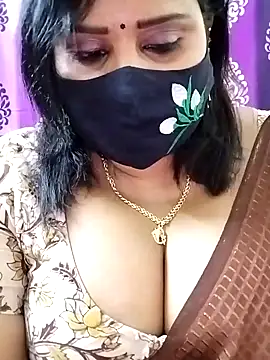 Queenflowerr online show from 10.28.25