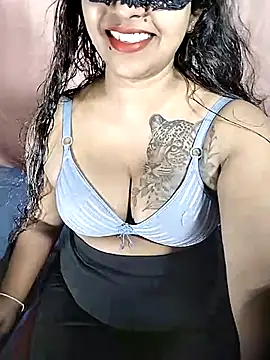 Snapshot of Sexy-Monikaa chatting on 10.18.25 Sexy-Monikaa online show from 10.18.25