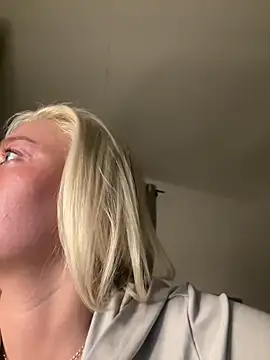 Snapshot of blissdimicco chatting on 01.20.25 blissdimicco online show from 01.20.25