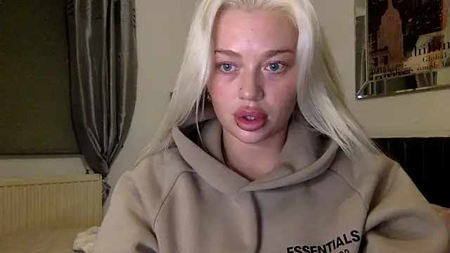 Snapshot of blissdimicco chatting on 01.22.25 blissdimicco online show from 01.22.25