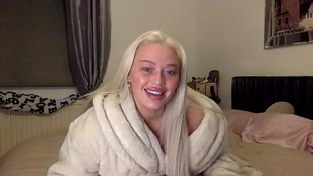 Snapshot of blissdimicco chatting on 01.22.25 blissdimicco online show from 01.22.25