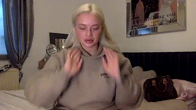 Snapshot of blissdimicco chatting on 01.23.25 blissdimicco online show from 01.23.25