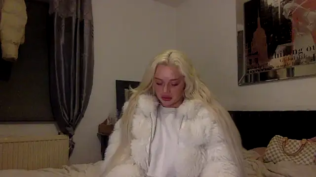 Snapshot of blissdimicco chatting on 01.31.25 blissdimicco online show from 01.31.25