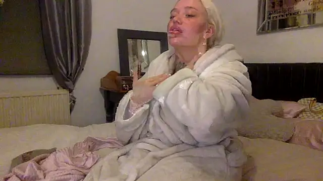 Snapshot of blissdimicco chatting on 01.31.25 blissdimicco online show from 01.31.25