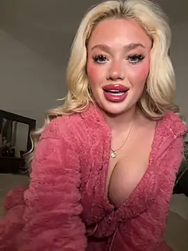 Snapshot of blissdimicco chatting on 02.18.25 blissdimicco online show from 02.18.25