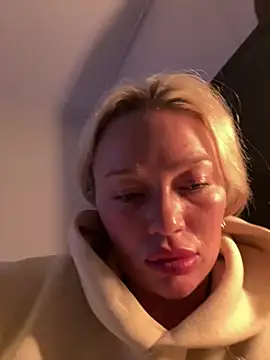 Snapshot of blissdimicco chatting on 03.04.25 blissdimicco online show from 03.04.25