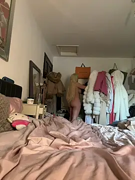 Snapshot of blissdimicco chatting on 03.08.25 blissdimicco online show from 03.08.25