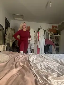 Snapshot of blissdimicco chatting on 03.10.25 blissdimicco online show from 03.10.25