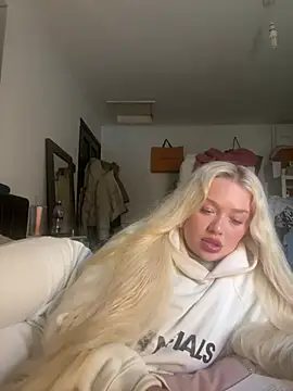 Snapshot of blissdimicco chatting on 03.11.25 blissdimicco online show from 03.11.25